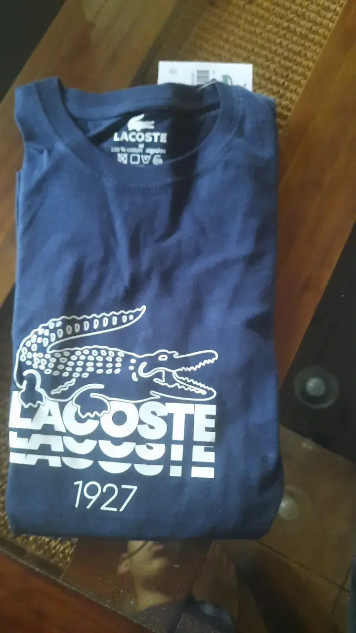 Polera Lacoste azul con logo