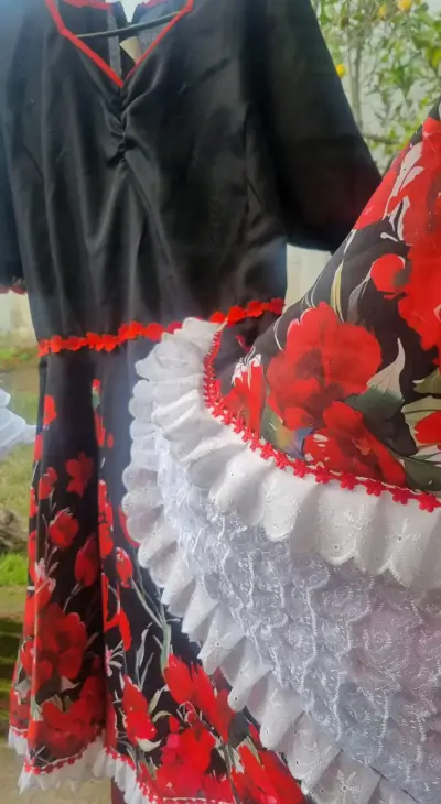Vestido de cueca, zapatos, falso y pañuelo. - miniatura 4