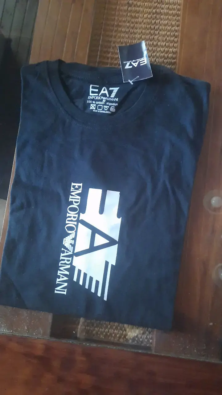 Polera negra Emporio Armani EA7 de algodón