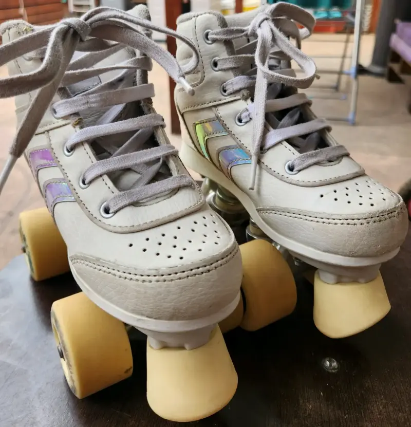 Patines de cuatro ruedas para niños con diseño colorido - 1