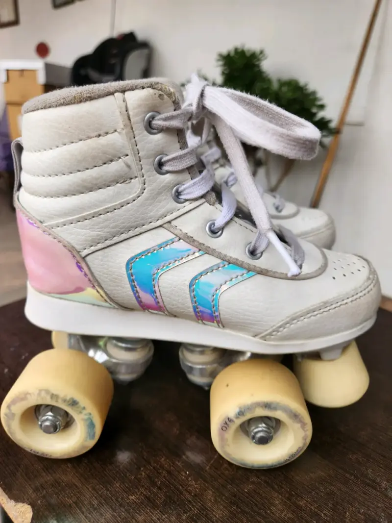 Patines de cuatro ruedas para niños con diseño colorido - 2