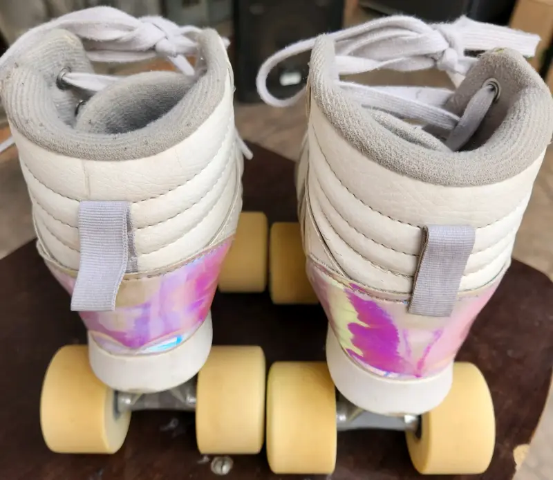Patines de cuatro ruedas para niños con diseño colorido - 3