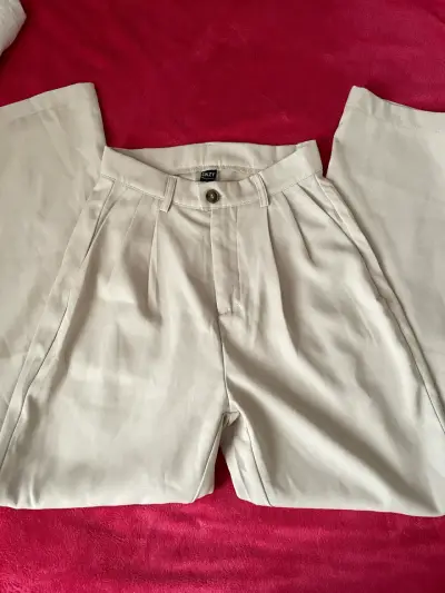 Pantalones beige de vestir talla 32 - miniatura 1