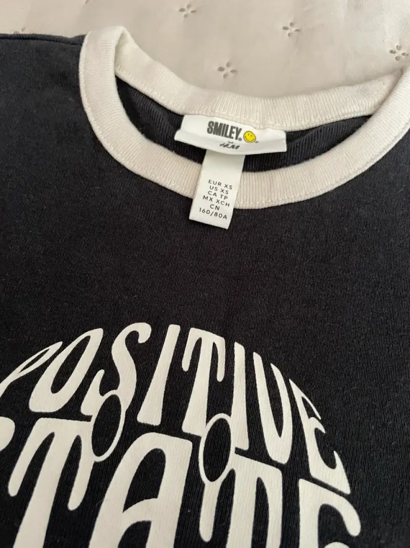 Polera negra Smiley talla xs - 2