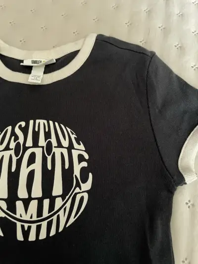 Polera negra Smiley talla xs - miniatura 3