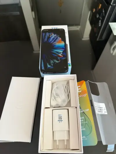 Smartphone ZTE Blade V50 Design con triple cámara - miniatura 2
