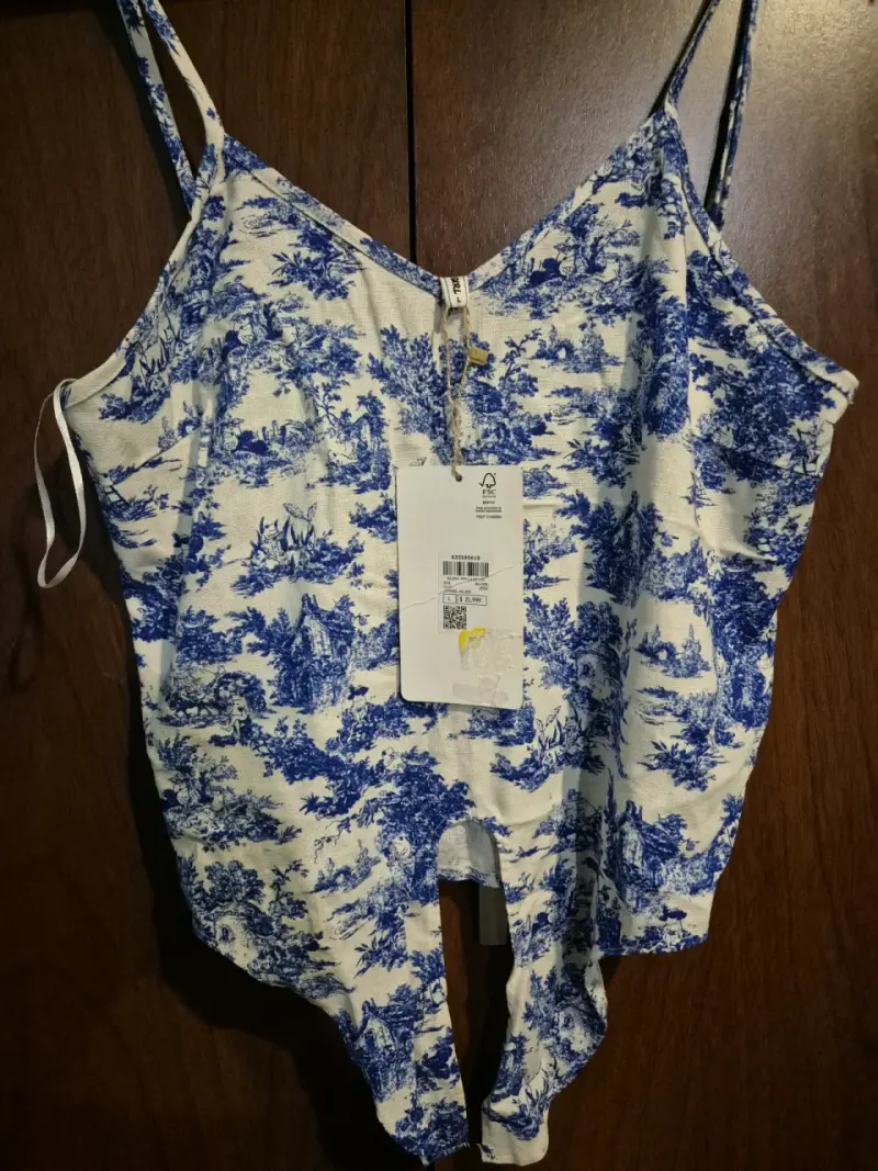 Polera de mujer estampado azul y blanco