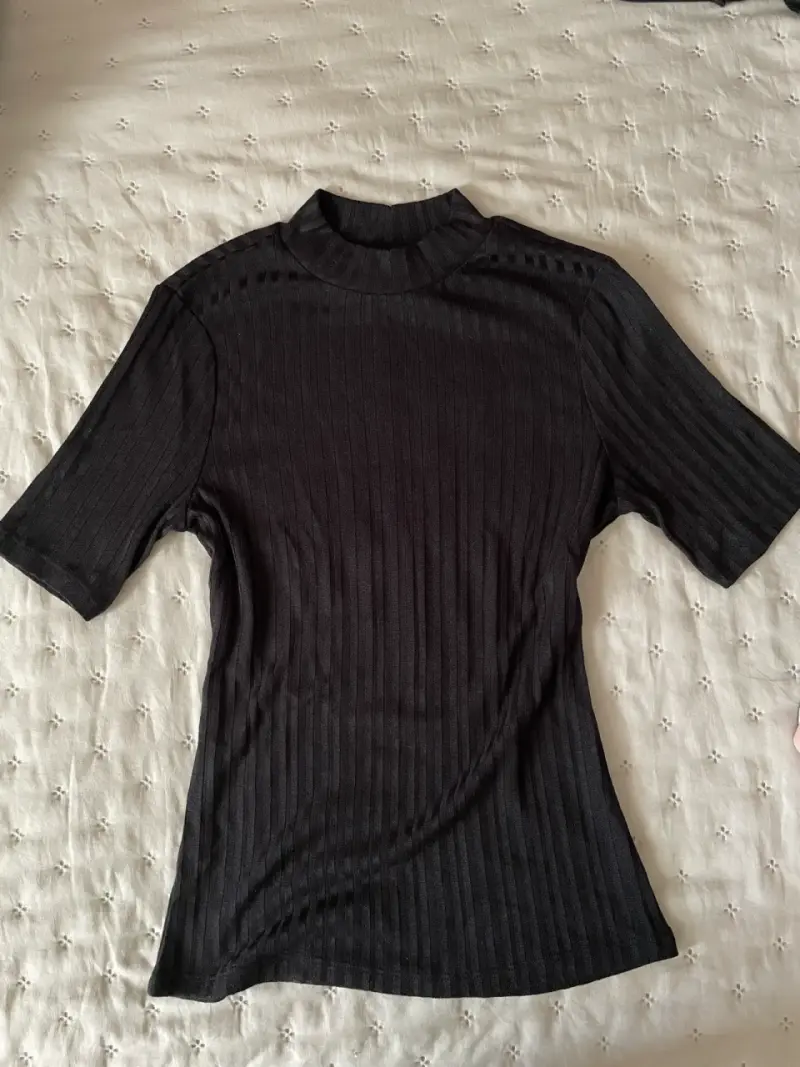 Polera negra de canalé H&M talla XS - 1