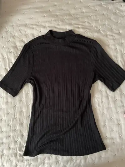 Polera negra de canalé H&M talla XS - miniatura 1