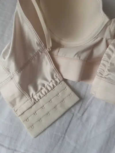 Sostén bustier beige con soporte - miniatura 2