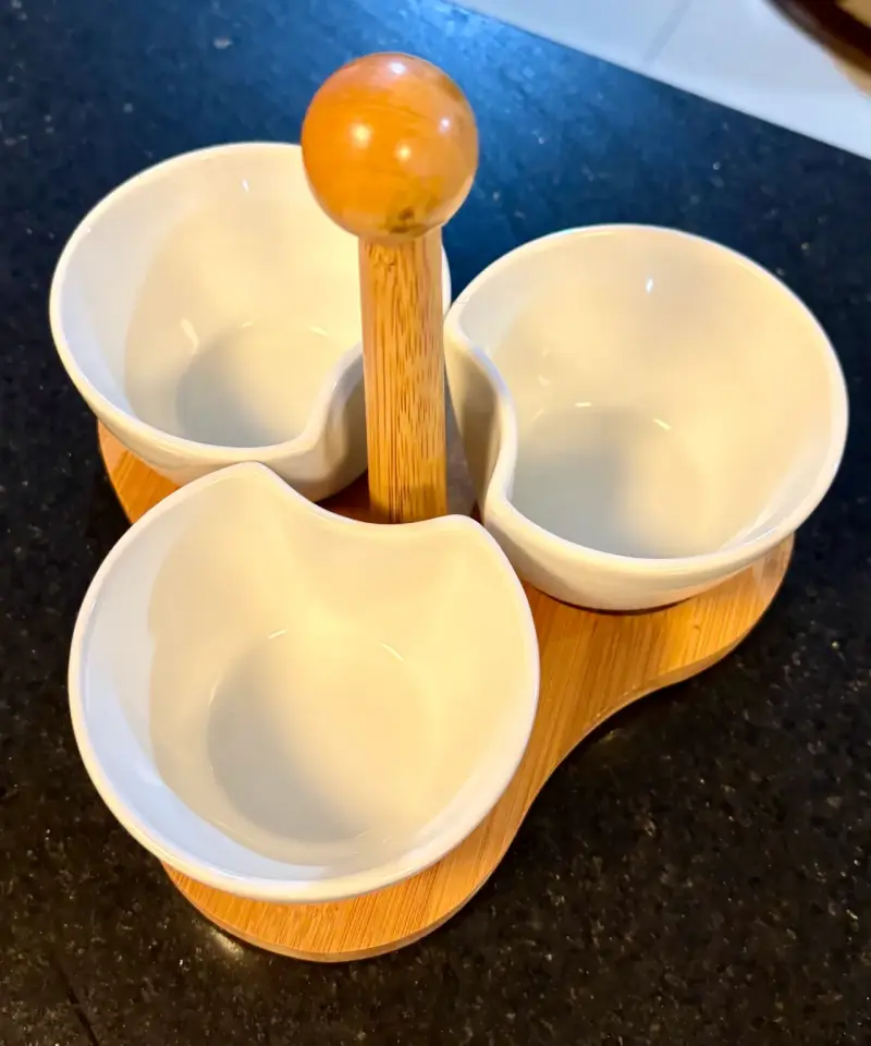 Set de Bowls de Cerámica con Base de Madera - 3
