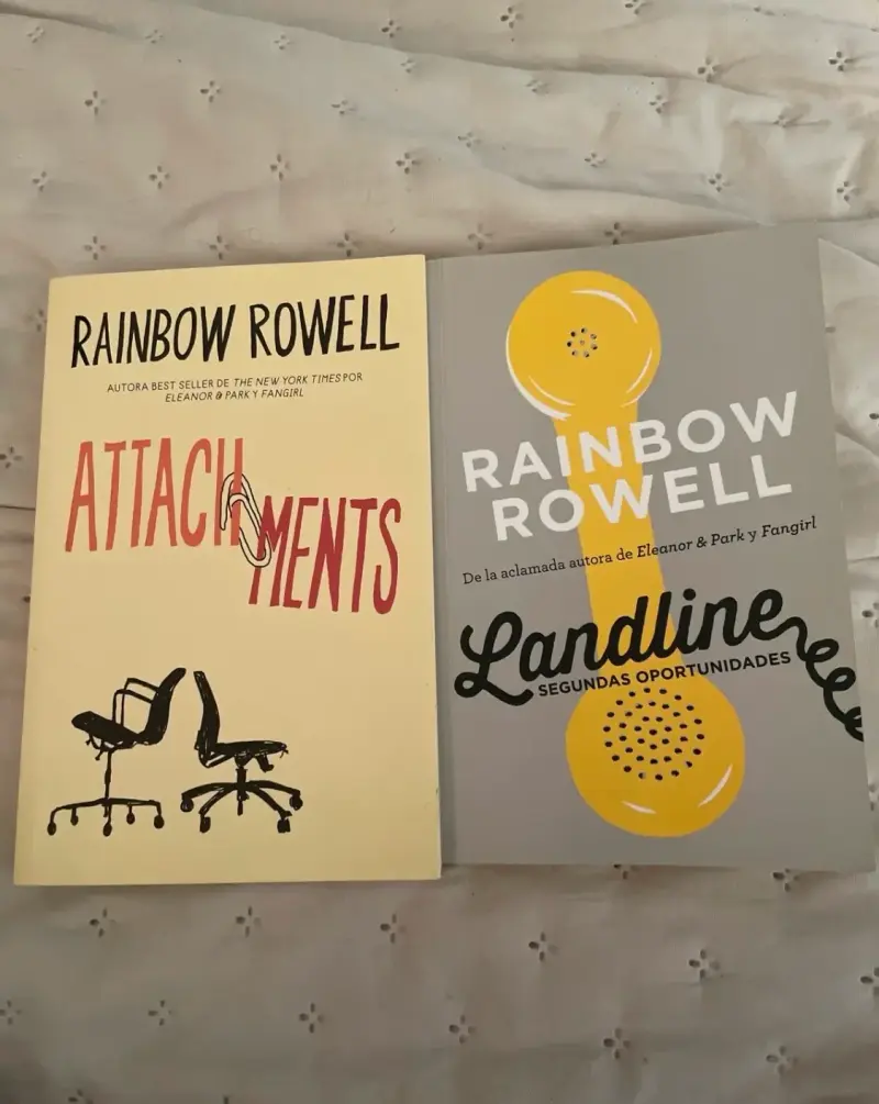 Pack de libros 'Attachments' y 'Landline' - 1