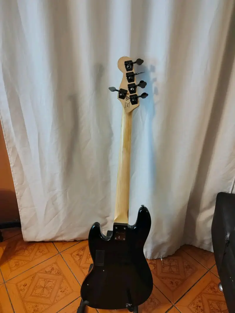 Squier Contemporary Jazz Bass v HH - 2