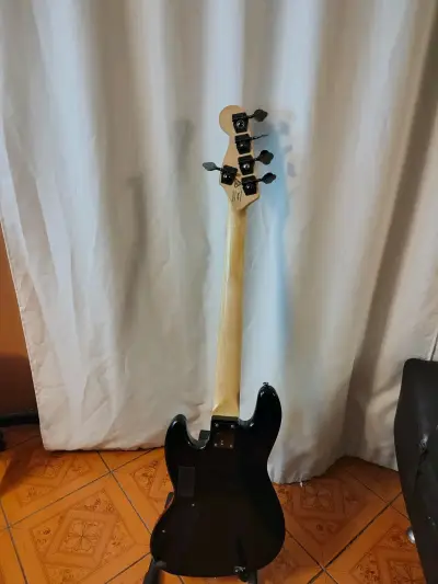 Squier Contemporary Jazz Bass v HH - miniatura 2