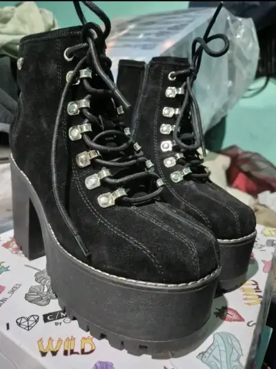 Botines de plataforma negra con cordones - miniatura 1