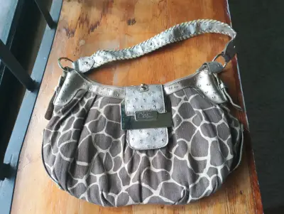 Cartera con diseño animal print y detalles - miniatura 1