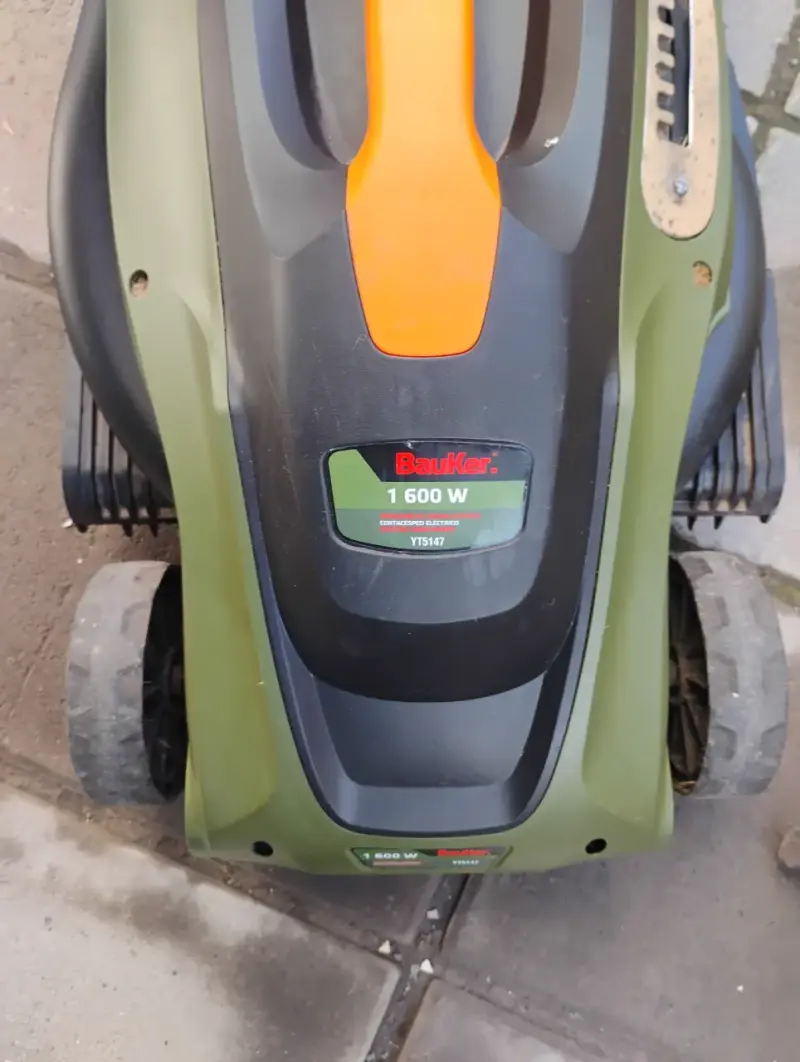 Cortacésped eléctrico Bauker 1600W usado - 1