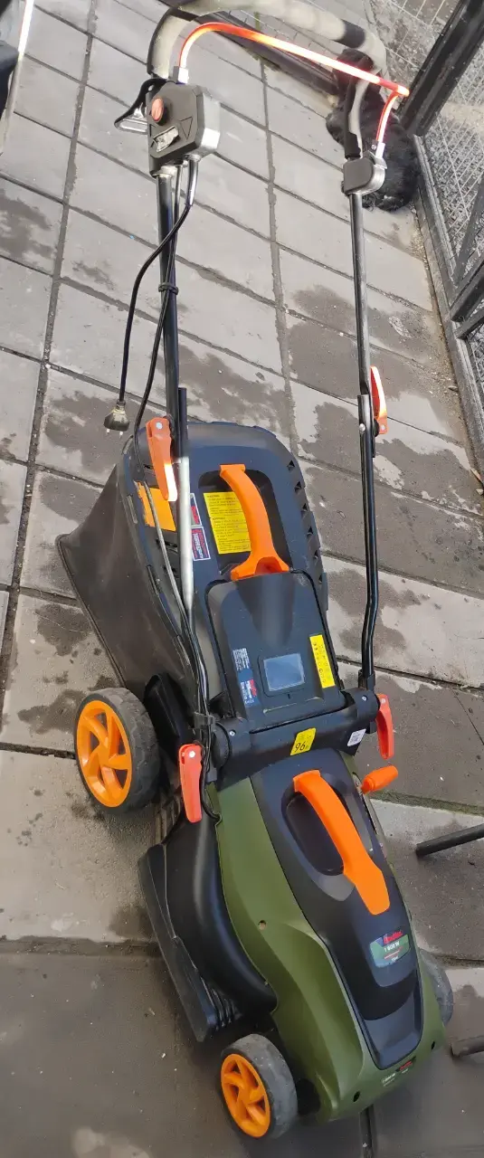Cortacésped eléctrico Bauker 1600W usado - 2