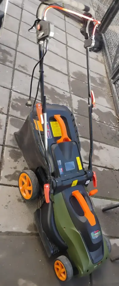Cortacésped eléctrico Bauker 1600W usado - miniatura 2