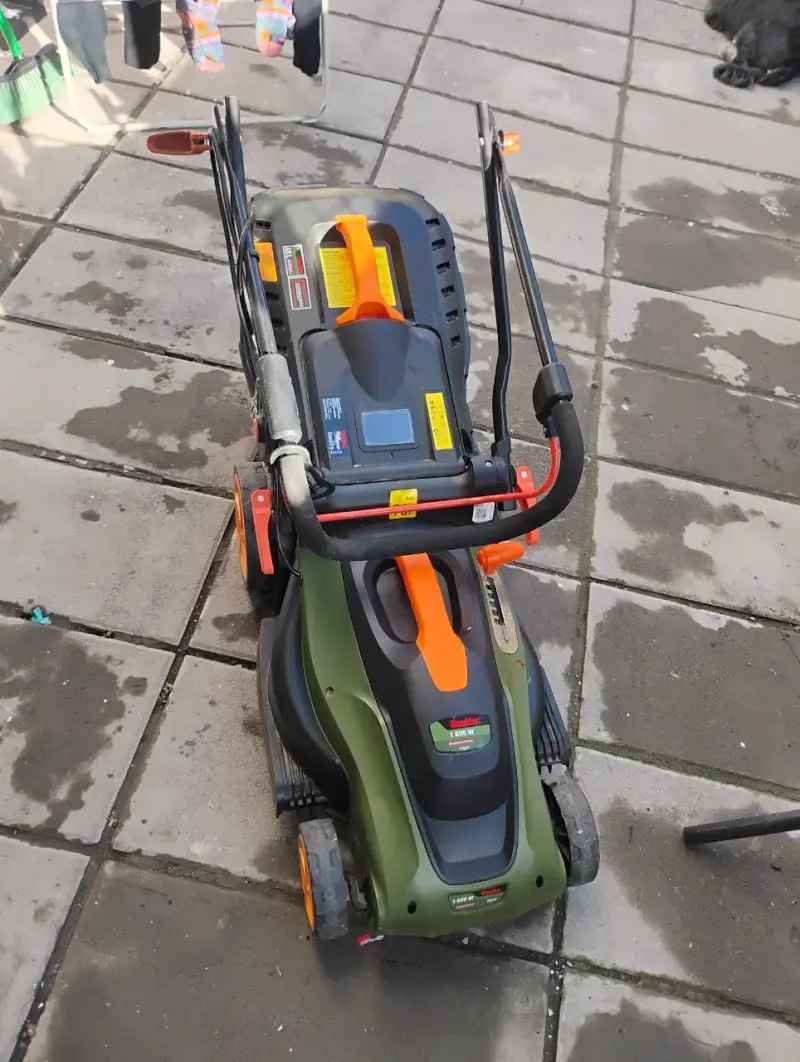 Cortacésped eléctrico Bauker 1600W usado - 3