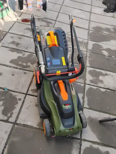 Cortacésped eléctrico Bauker 1600W usado - miniatura 3