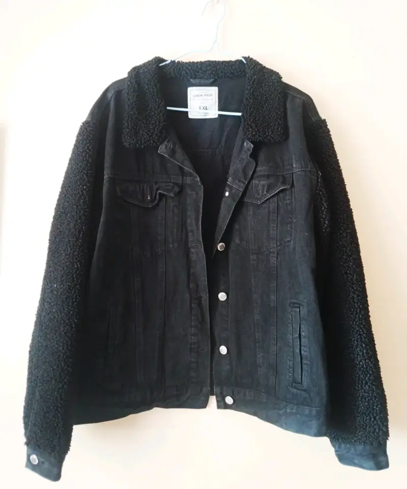 Chaqueta de mezclilla negra con forro de borrego - 1