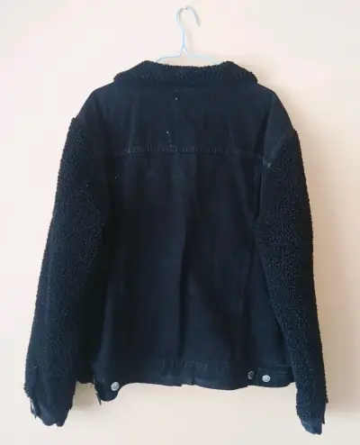 Chaqueta de mezclilla negra con forro de borrego - miniatura 2