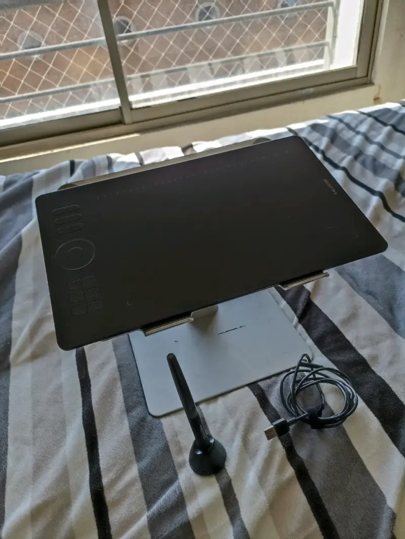 Tableta gráfica Huion con lápiz y soporte - 1