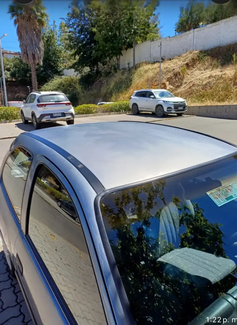 Auto Chevrolet Corsa gris en buen estado - 5
