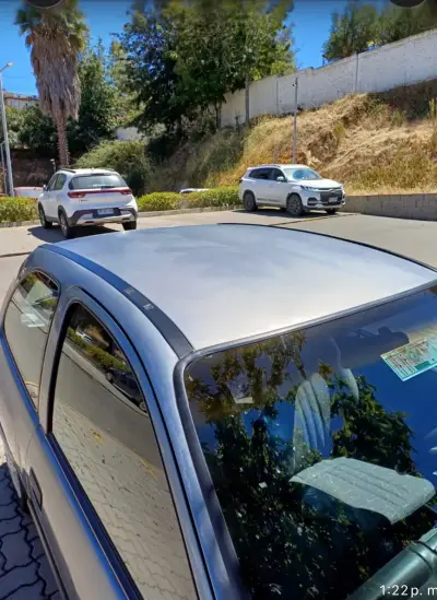 Auto Chevrolet Corsa gris en buen estado - miniatura 5