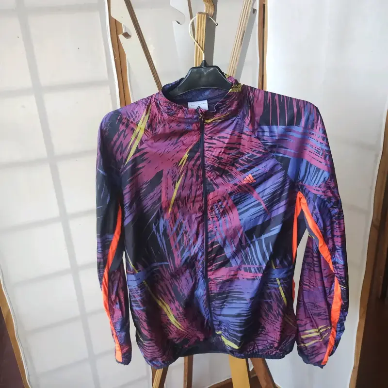 Chaqueta deportiva Adidas estampada multicolor - 1
