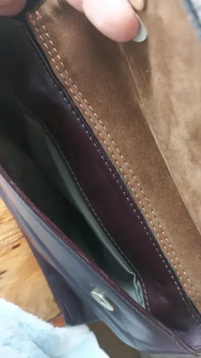 Cartera de cuero marrón con solapa texturizada - miniatura 4