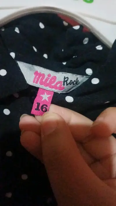 Blusa negra con lunares blancos - miniatura 2