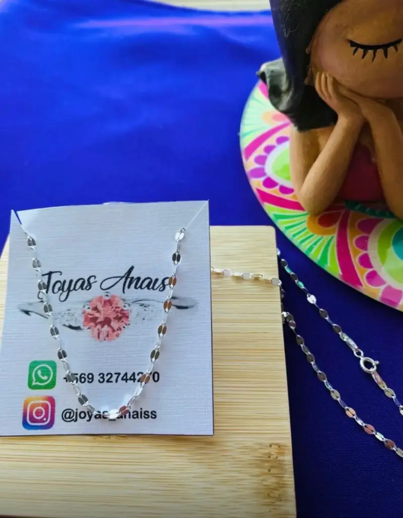 Pulsera de plata con dijes de flores - 2
