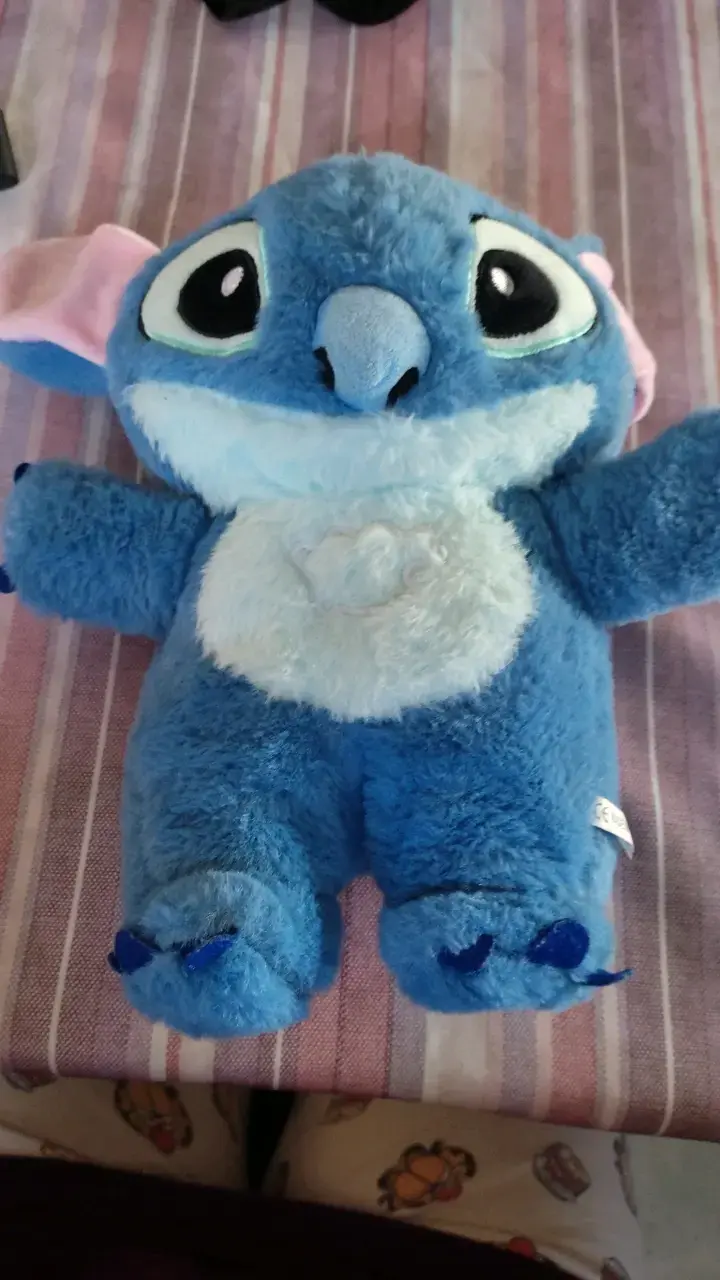 Peluche azul de personaje animado