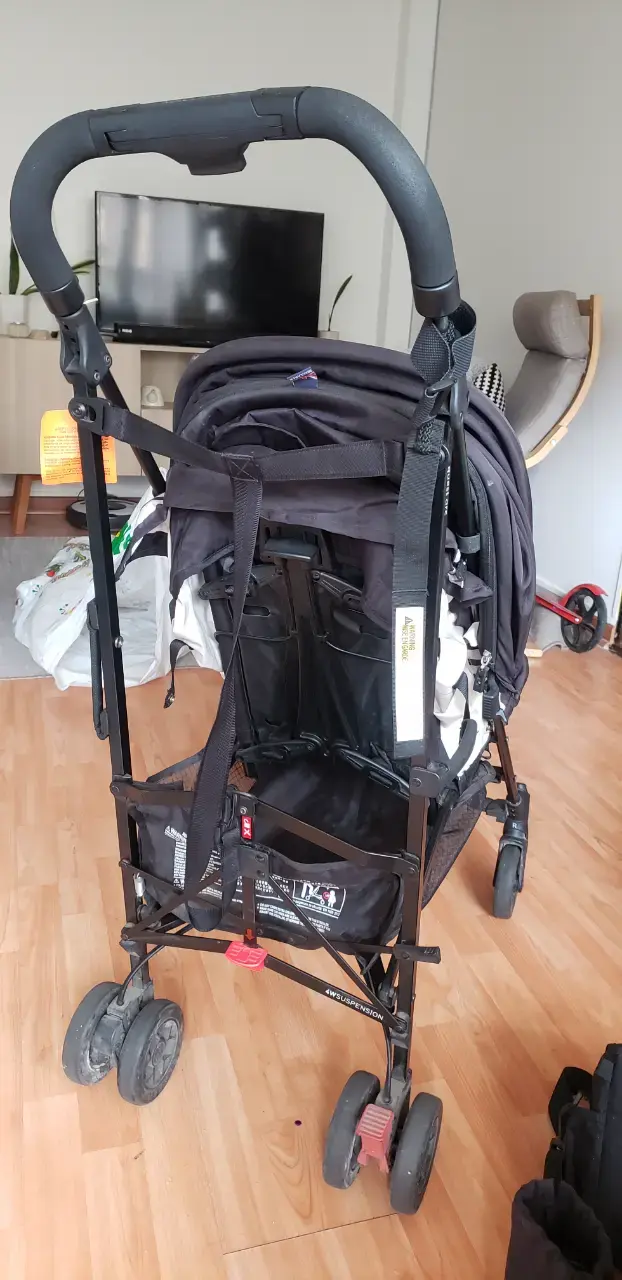 Coche de bebé plegable negro a rayas - 4