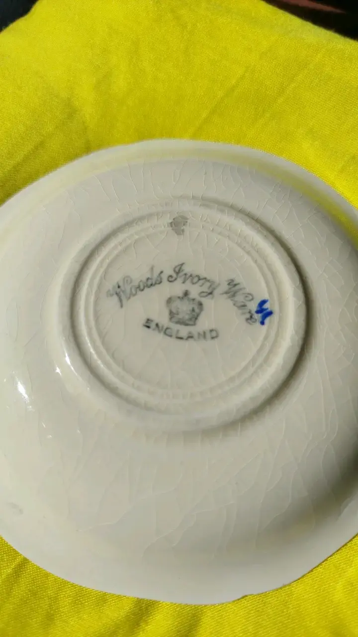Taza de café vintage con platillo floral - 2