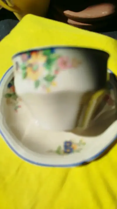 Taza de café vintage con platillo floral - miniatura 5