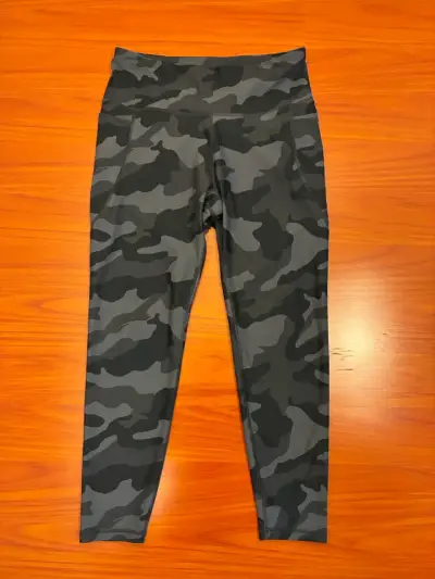 ♻️Leggings deportivos camuflados Old Navy Active - miniatura 1