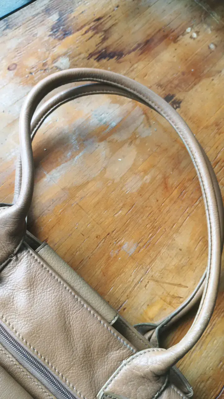 Bolso de cuero sintético color camel - 3