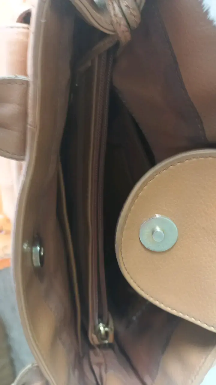 Bolso de cuero sintético color camel - 5