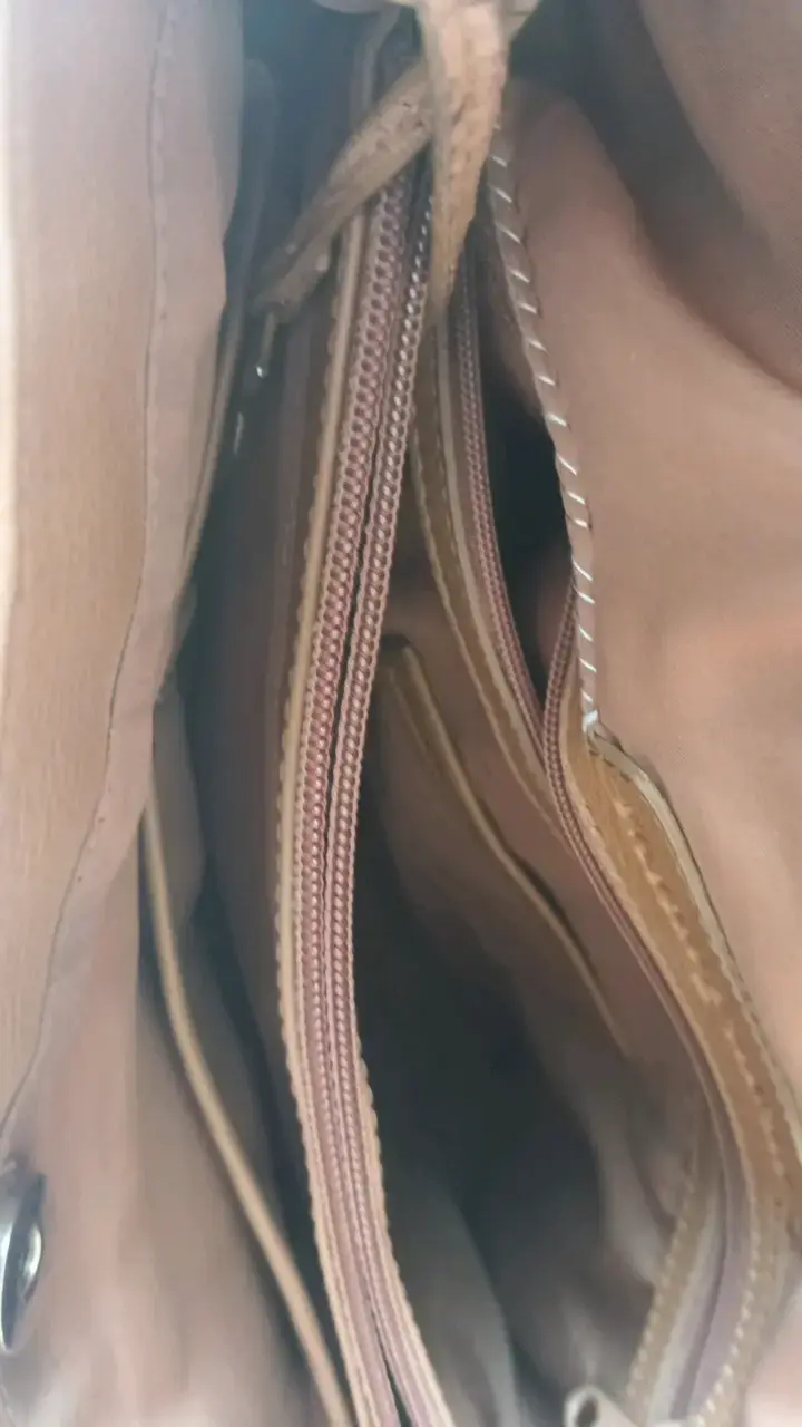 Bolso de cuero sintético color camel - 6