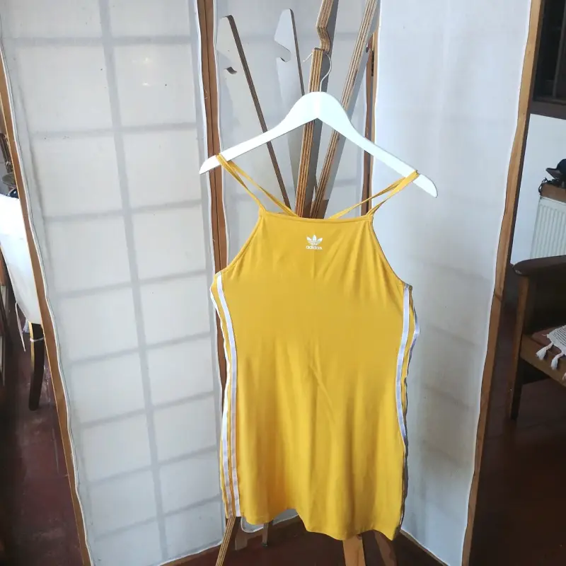 Vestido amarillo Adidas con tirantes - 2