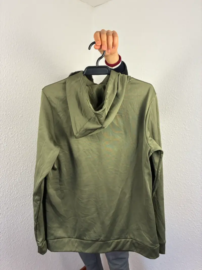 ♻️Polerón verde con capucha Under Armour - 2
