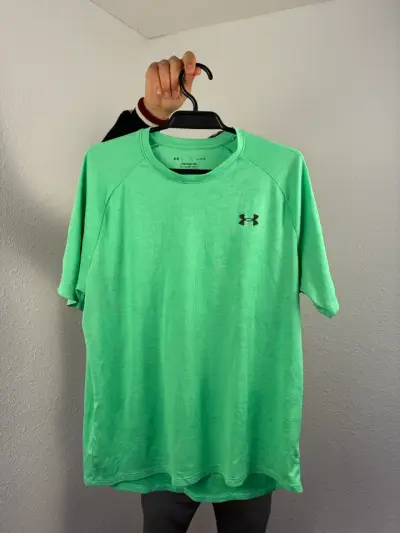 ♻️Polera deportiva verde Under Armour Tech - miniatura 1