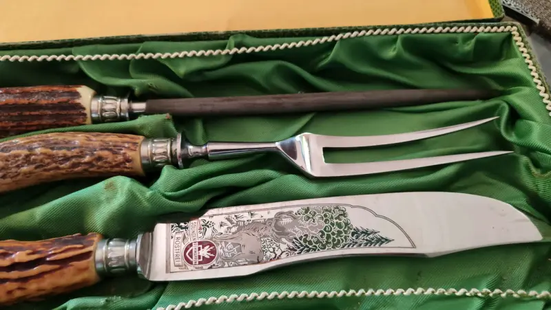 Juego de cubiertos antiguos para asado de asta - 2