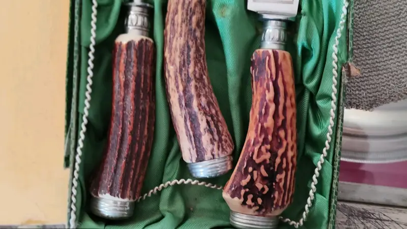 Juego de cubiertos antiguos para asado de asta - 3