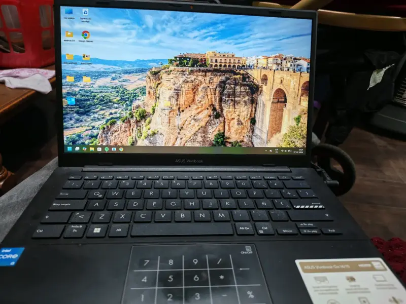 Laptop ASUS Vivobook 14 pulgadas Intel Core i3 - 1