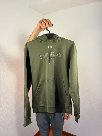 ♻️Polerón verde Under Armour con capucha - miniatura 1