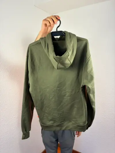 ♻️Polerón verde Under Armour con capucha - miniatura 2